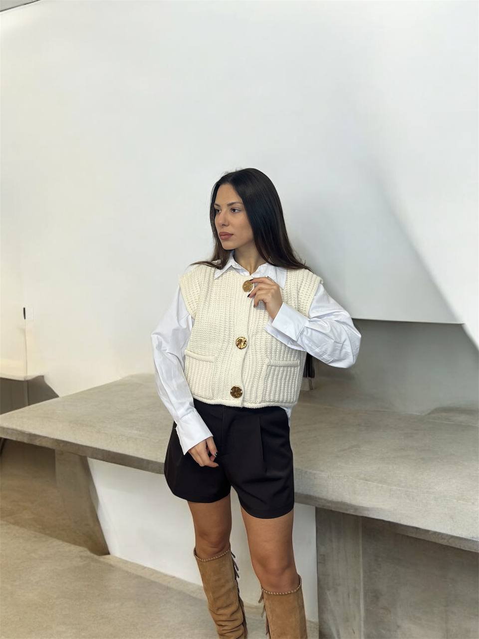 Chic Knit Vest with Gold Details Λευκό