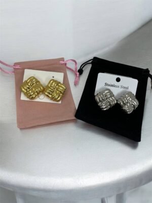 Puffy square Knot earings