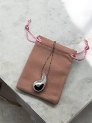 Alternative view of Silver Tear