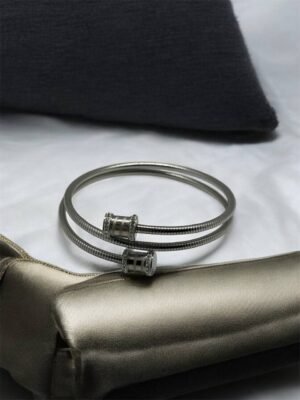 Alternative view of Triple Cable