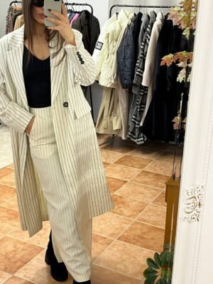 Ριγέ Μάξι Φούστα Λευκή με Μαύρη Ψιλή Ρίγα – Ίσια Γραμμή & Εφαρμοστή