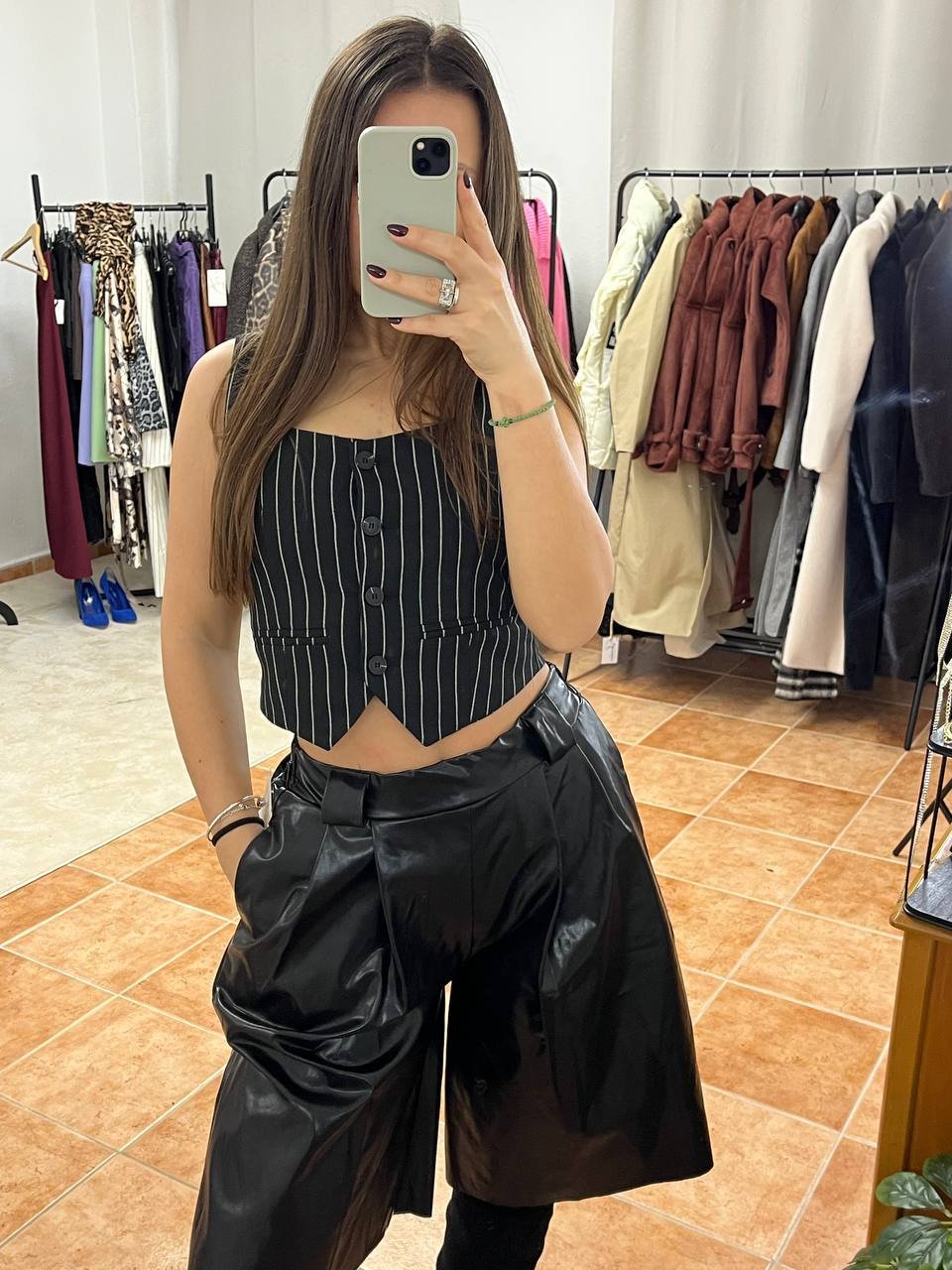 Casual Chic Black Leather Shorts Onesize - Image 3