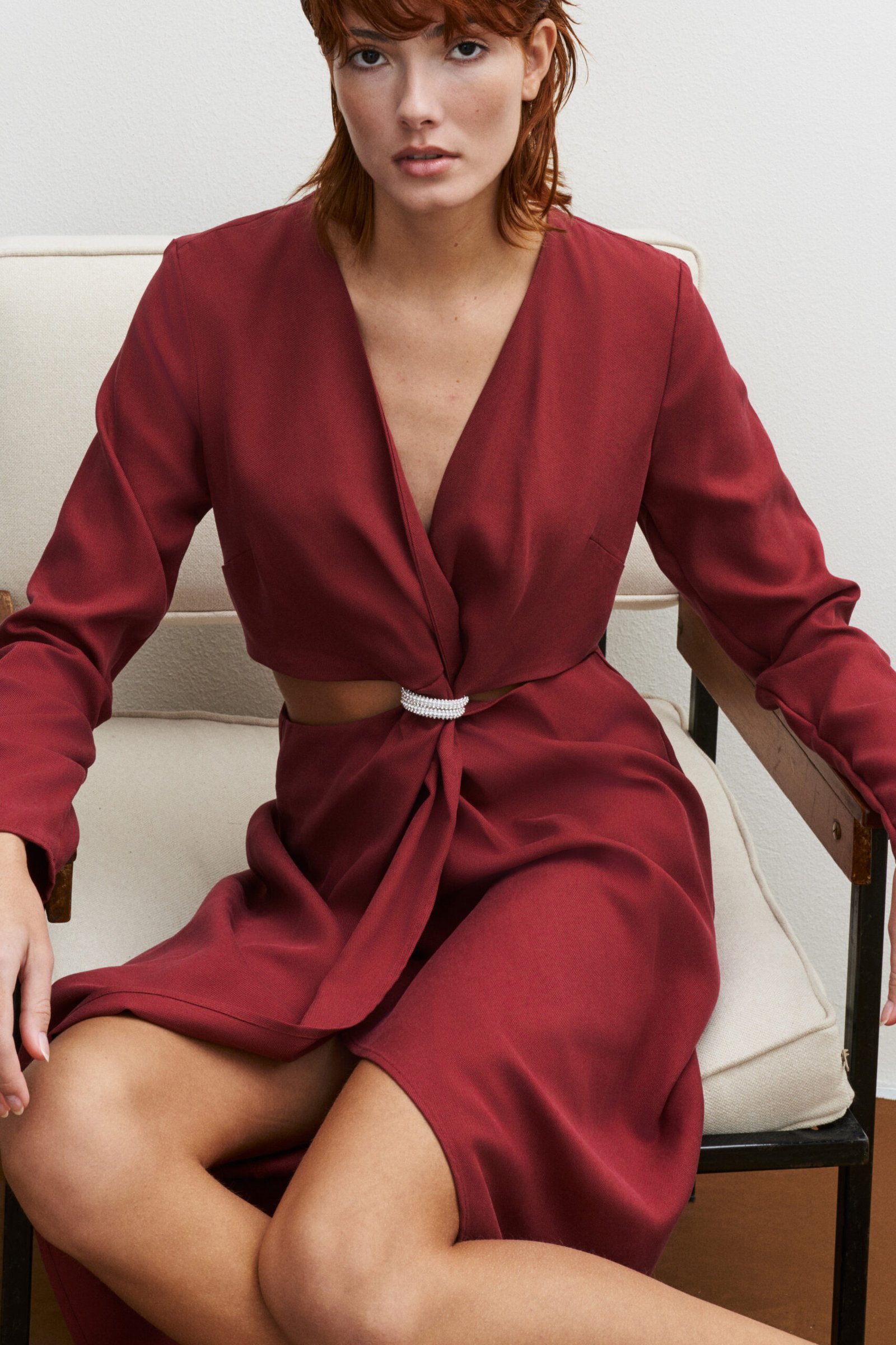 Long sleeve φόρεμα με V-λαιμό σκούρο κόκκινο - Image 4