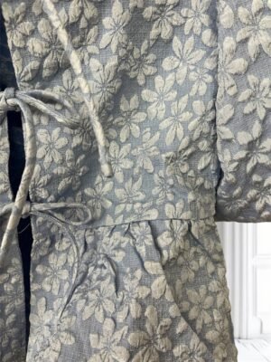 Alternative view of Δετή Μπλούζα με Δέσιμο και Ανάγλυφο Φλοράλ Γαλάζια