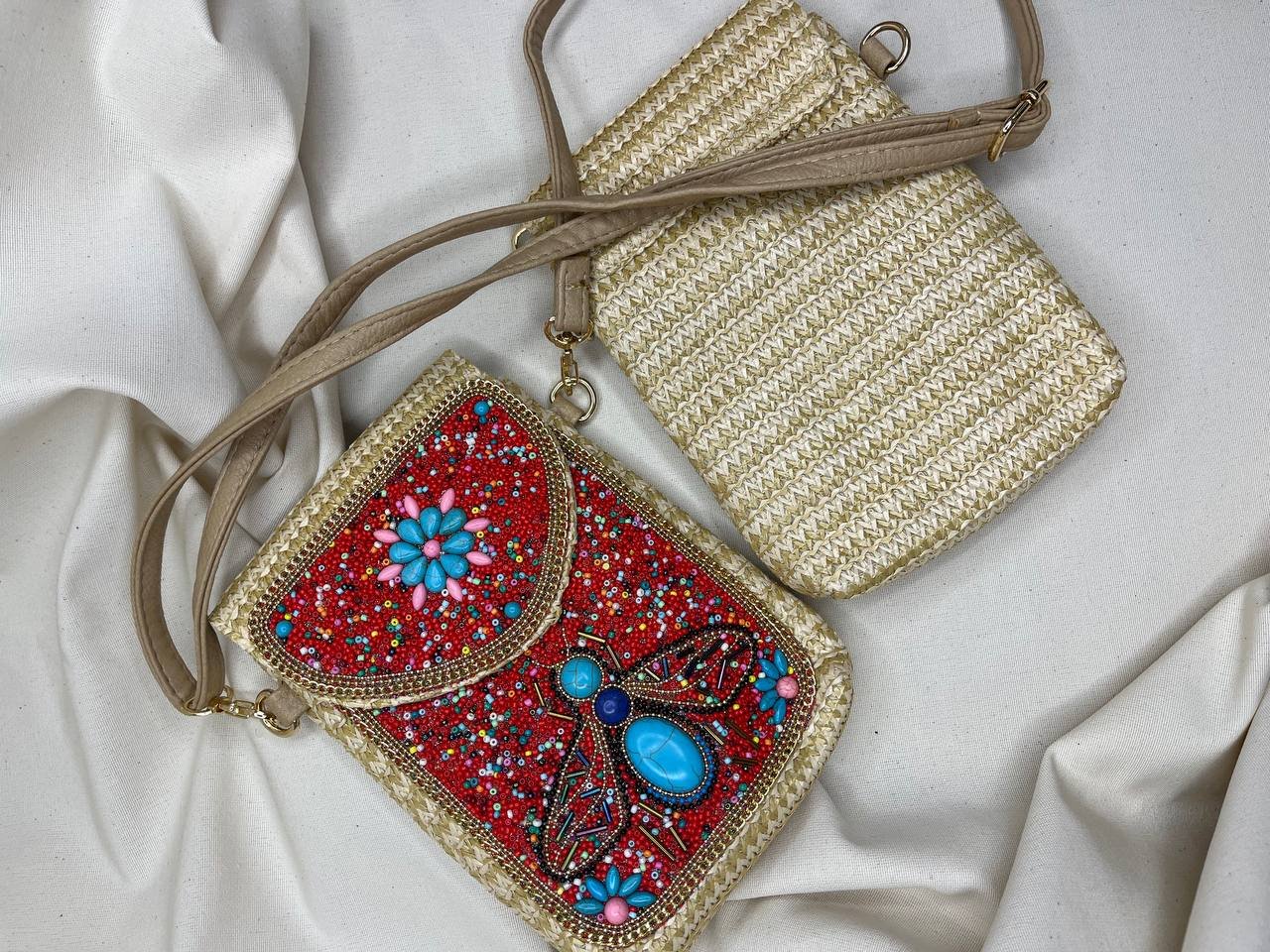 Τσαντάκι με Σχέδιο Bee & Πολύχρωμες Χάντρες