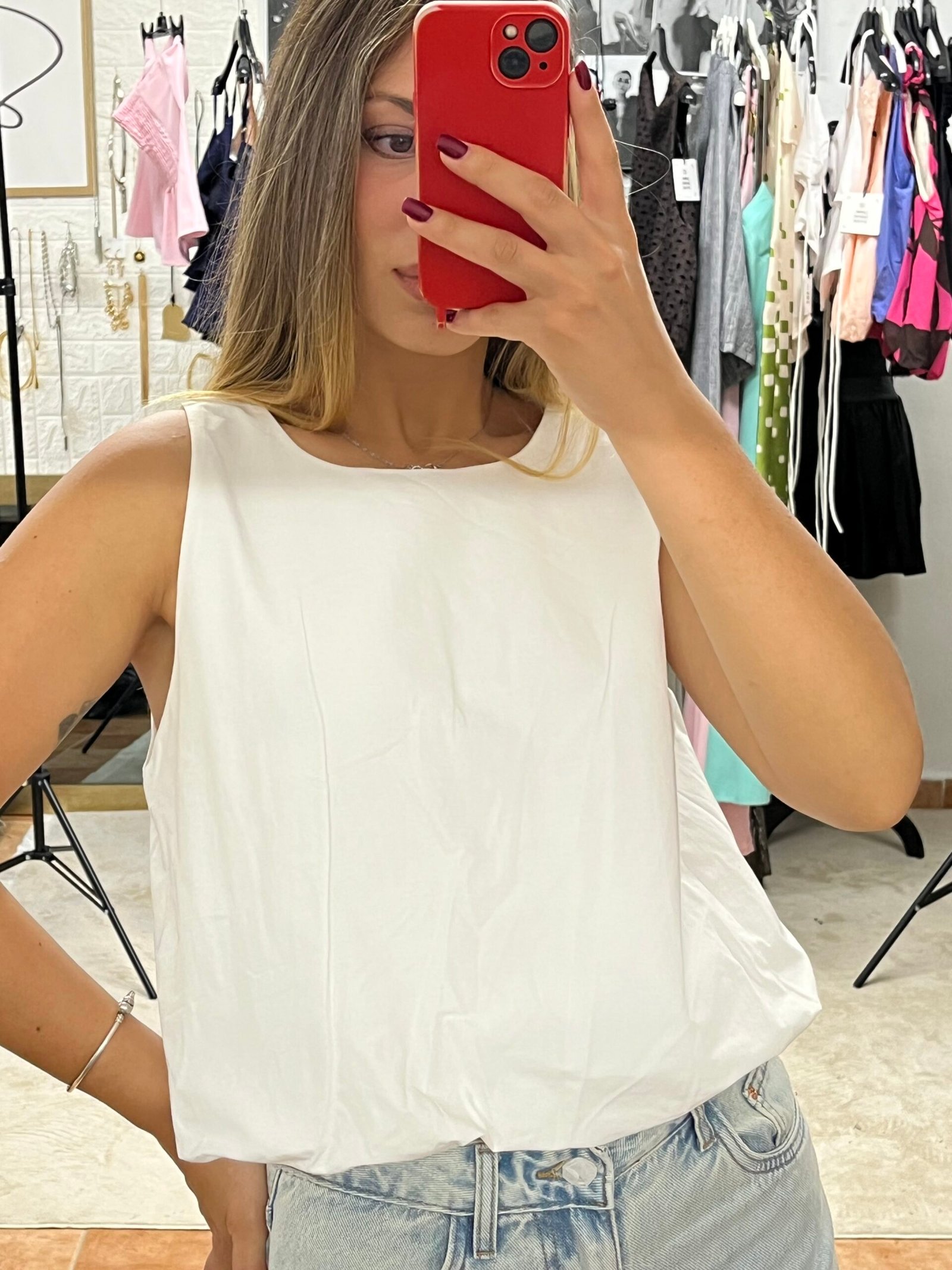 Urban Pure – Λευκό Crop Top με Λάστιχο & Minimal Γραμμή - Image 3