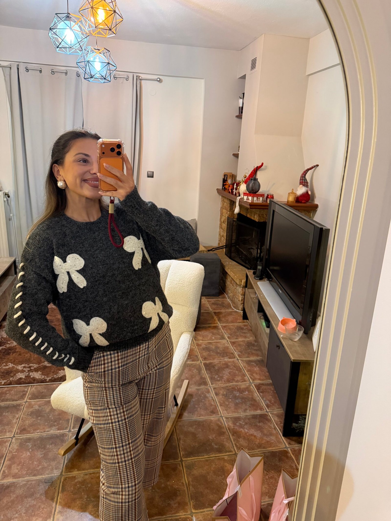 Πλεκτό Πουλόβερ με Φιογκάκια - Image 3