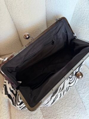 Alternative view of Zebra Pony skin Μεγάλη Clutch Τσάντα