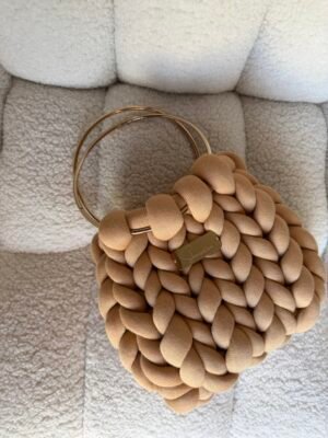 Πλεκτή χειροποίητη τσάντα με μεταλλικά χερούλια Marshmallow