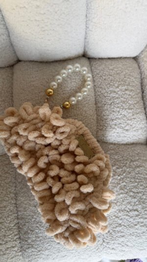 Mini Puffy Bag μπεζ με χερούλι καρπού
