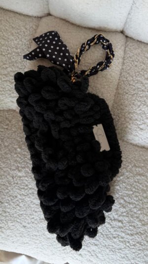 Mini Puffy Bag μαύρη με χερούλι καρπού